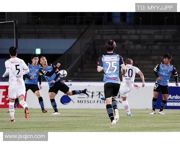FC东京迎战札幌冈萨争夺联赛关键三分的激烈对决